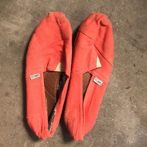Toms